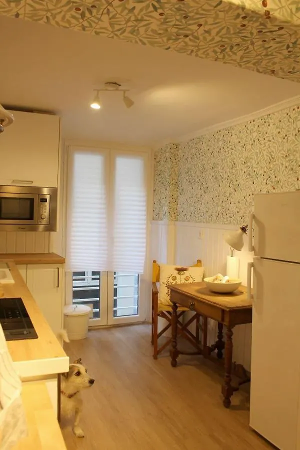 C01A02 La Casa Del Pintor Apartment Santander 0*,  Spain